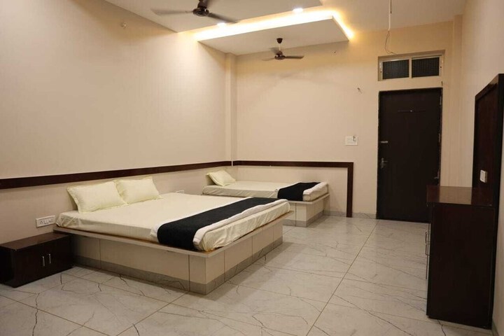 Room 11 of 23