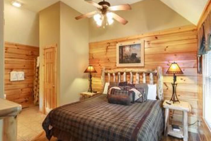 Saddle Ridge 2 Bedroom Home with Hot Tub