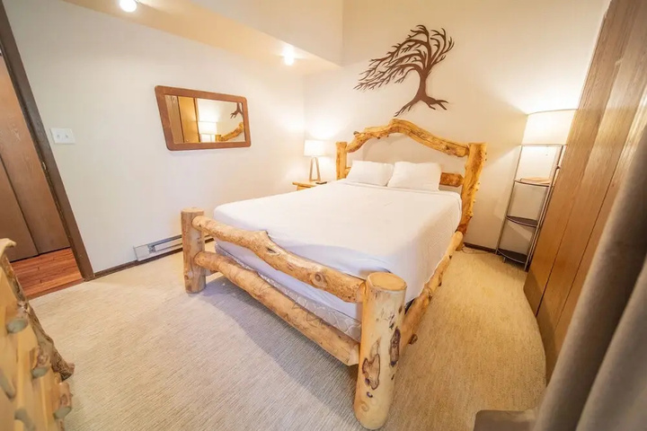 Room 6 of 25