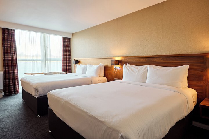 Room 104 of 292