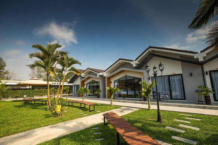Hotel Exterior 72 of 91