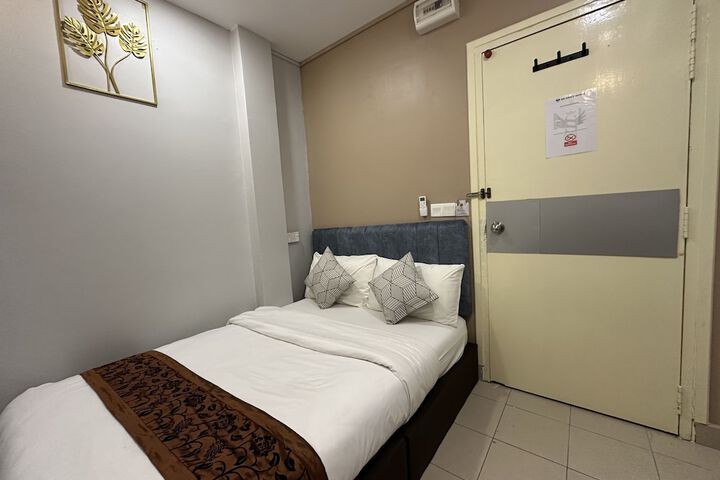Room 44 of 80