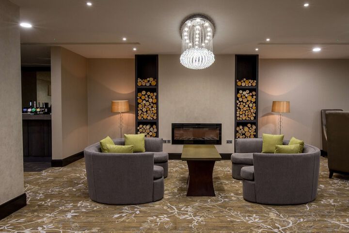 Lounge 103 of 161