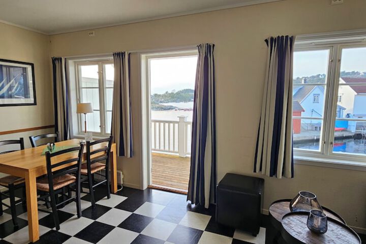 Room 9 of 49