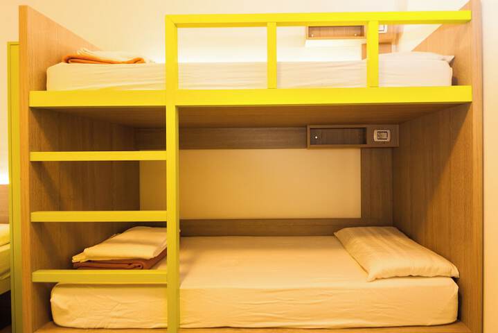 Room 28 of 46