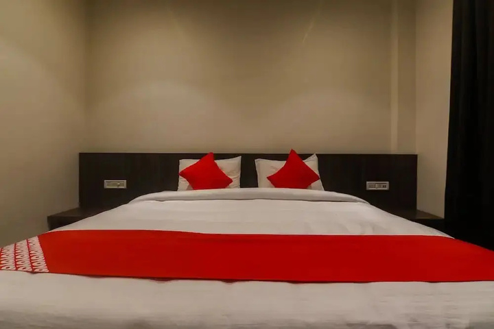 Room 4 of 18