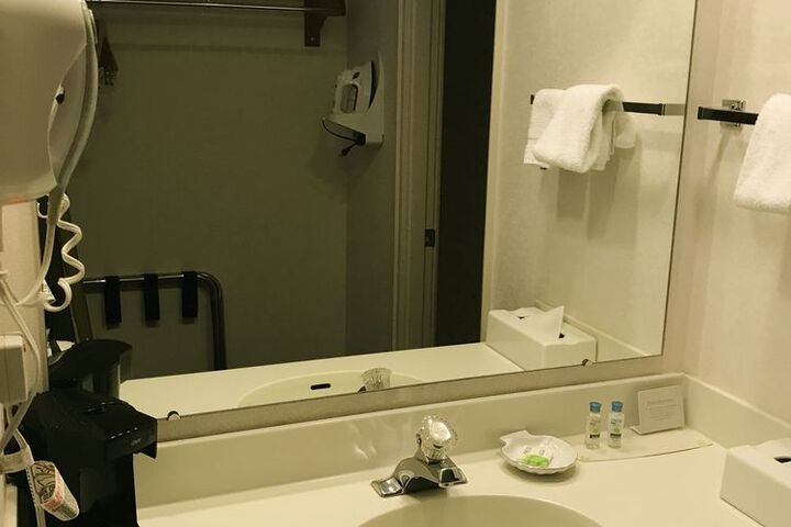 Room 27 of 51