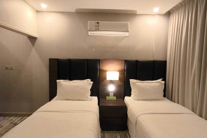 Room 4 of 25
