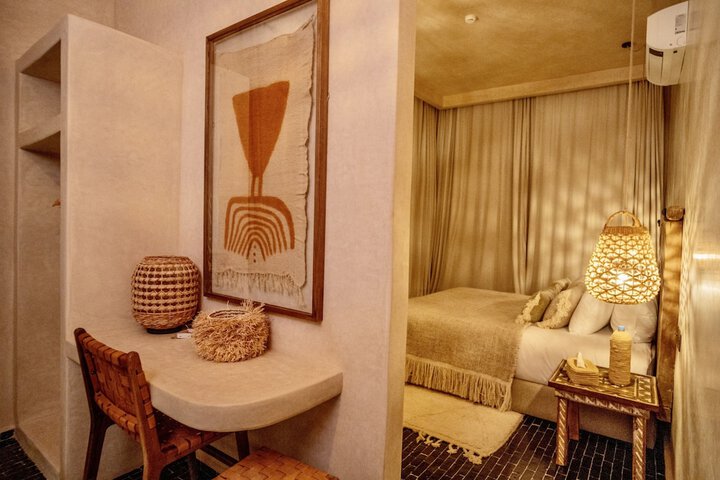 Room 27 of 80