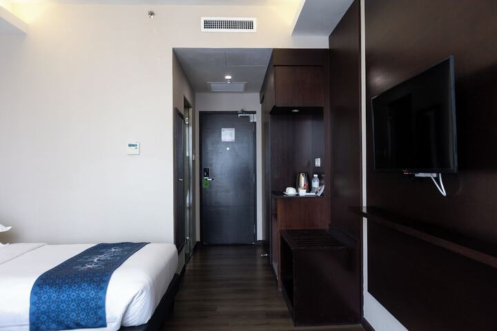 Room 28 of 71
