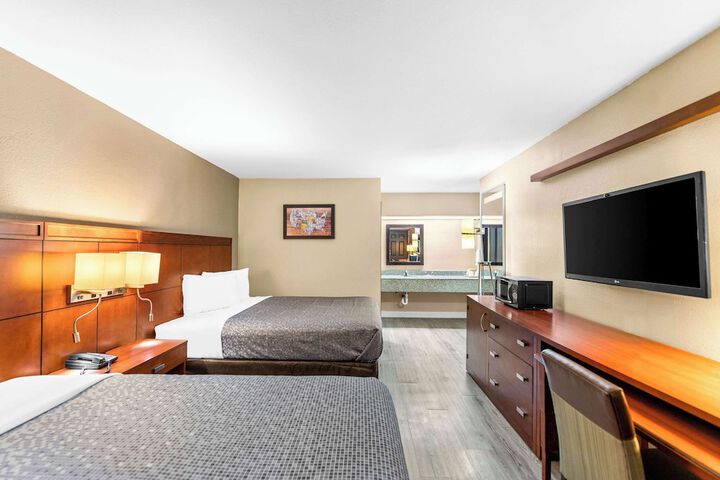 1 Queen Bed Accessible (1 of 11)