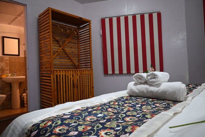Room 2 of 7