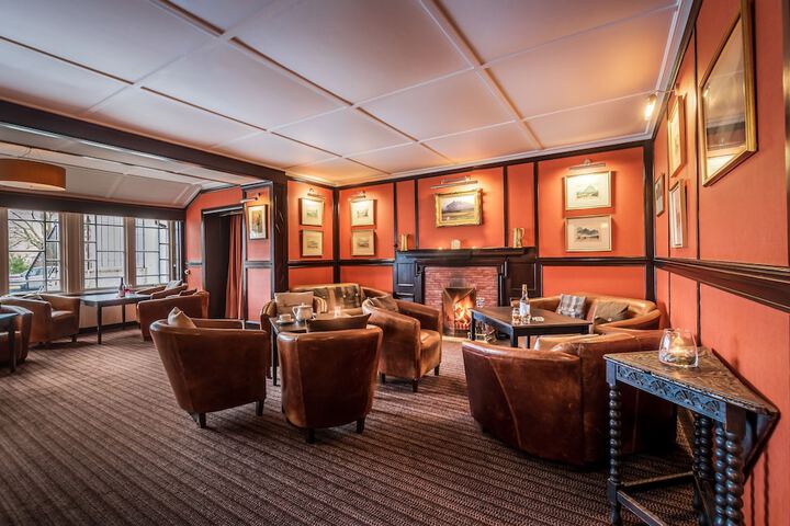 Lounge 103 of 117