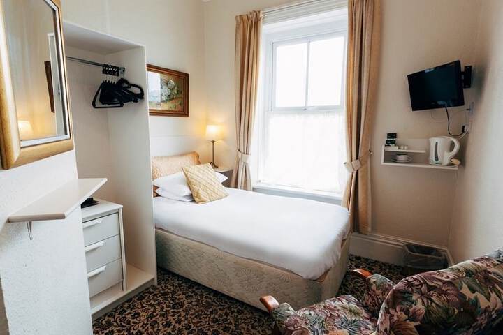 Room 6 of 39