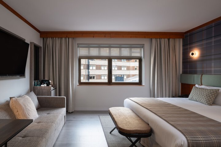 Room 13 of 156