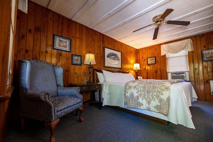 Standard Room, King or Two Doubles (4 of 10)