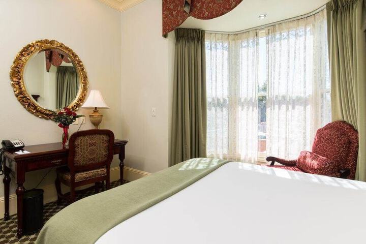 Room 17 of 28