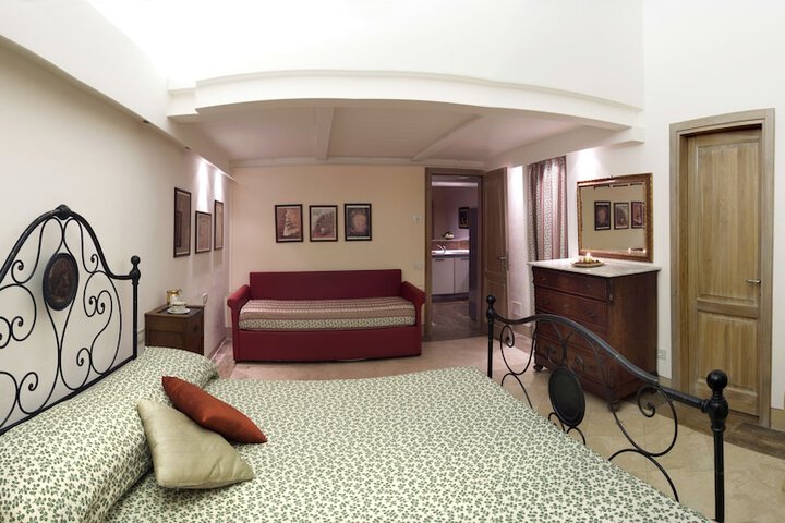 Room 6 of 63