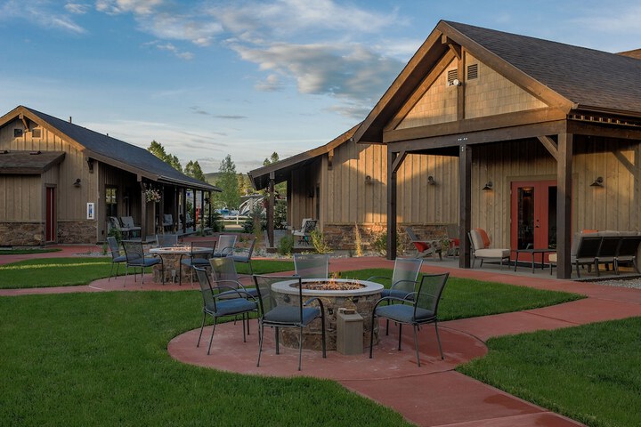 Hotel Exterior 45 of 46