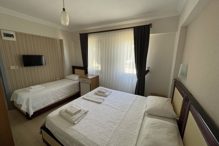 Room 16 of 93