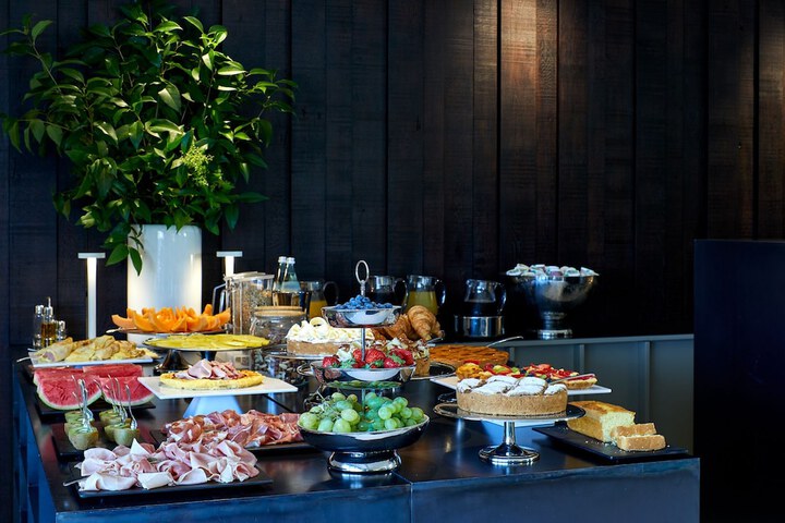 Dining 57 of 74