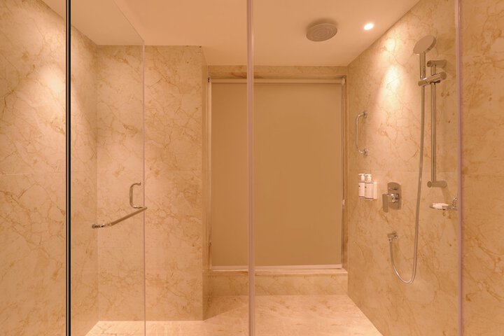 Room 28 of 47