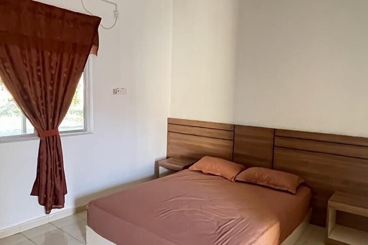 Room 7 of 9