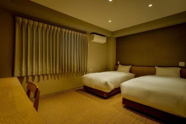 Room 5 of 15