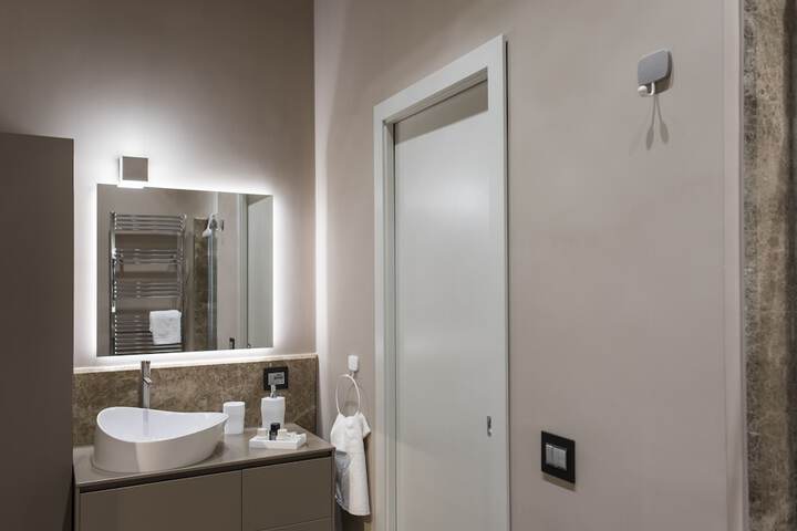 Room 13 of 27