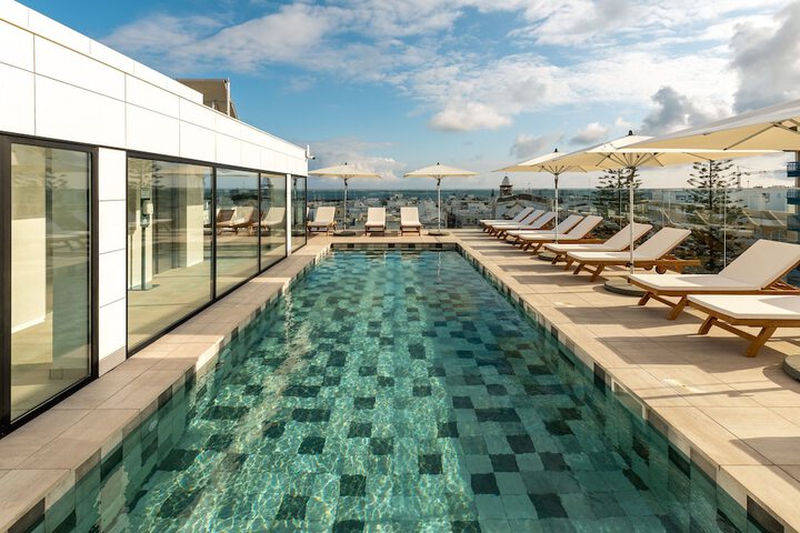 Pool 21 of 40