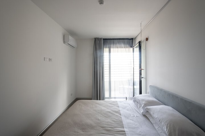 Room 30 of 160