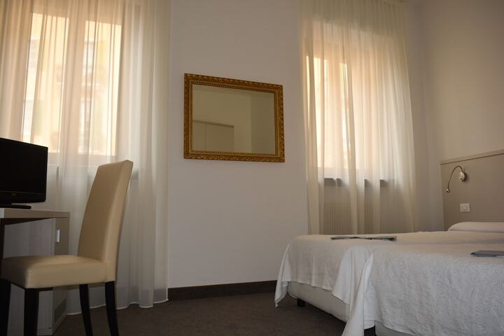 Room 6 of 39