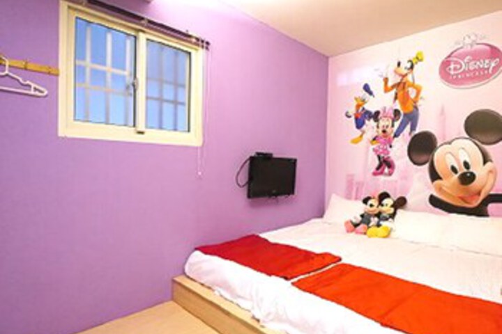 Room 42 of 46