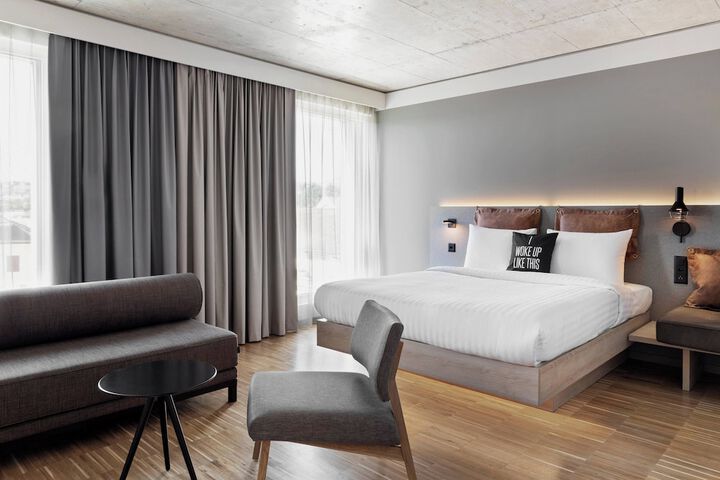 Room 8 of 47