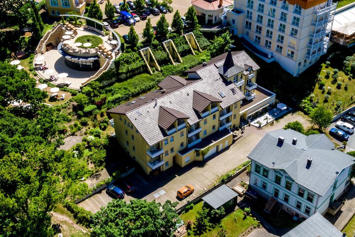 Hotel 79 of 86