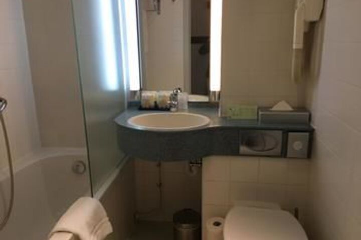 Room 34 of 39