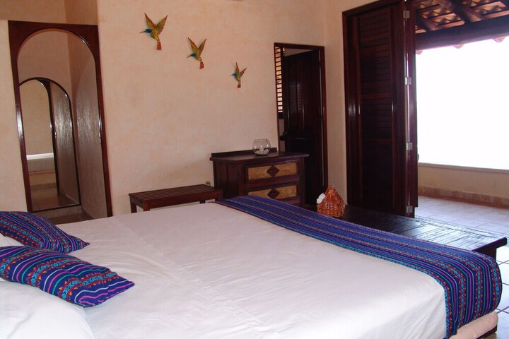 Room 9 of 30