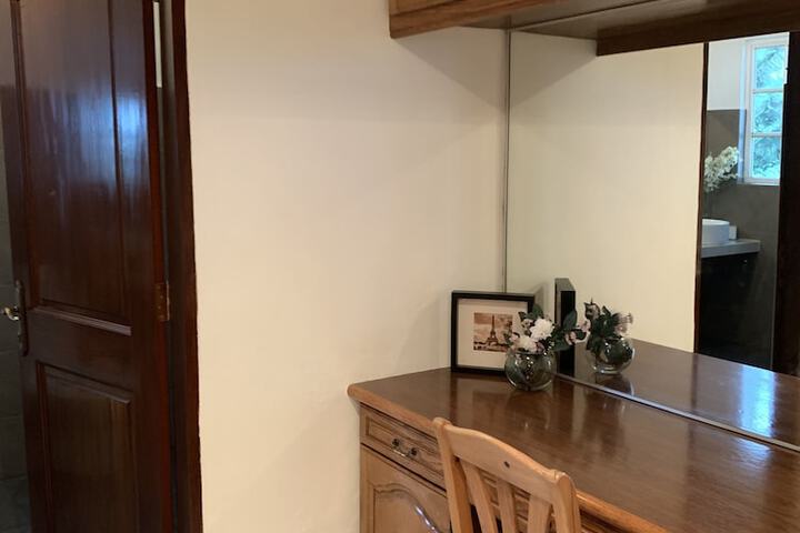 Room 6 of 26