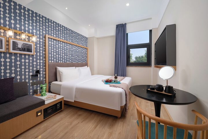 Room 17 of 60