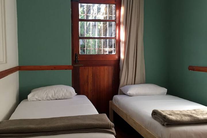 Room 5 of 16