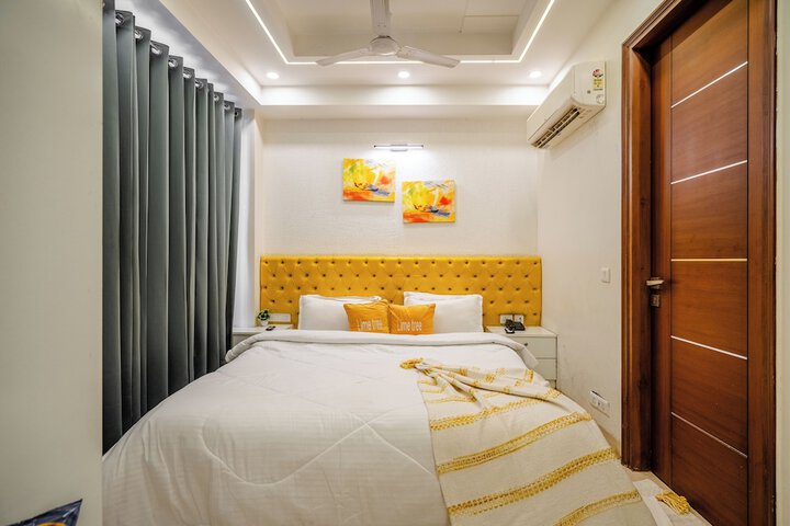 Room 13 of 77
