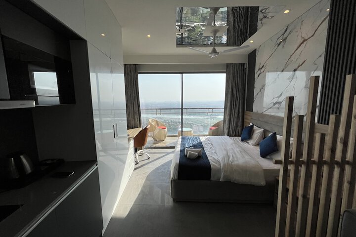 Room 6 of 11