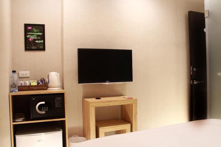 Room 3 of 6