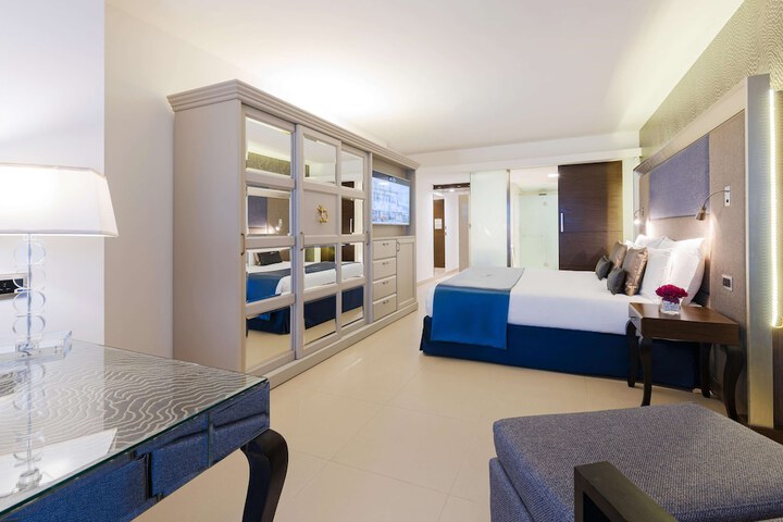 Room 18 of 144