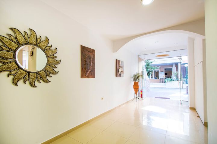 Ballroom/Hall 70 of 80