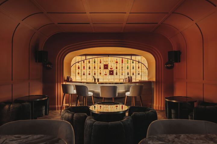 Lounge 49 of 67