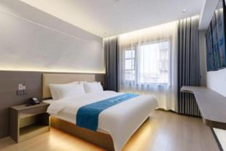 Room 7 of 9