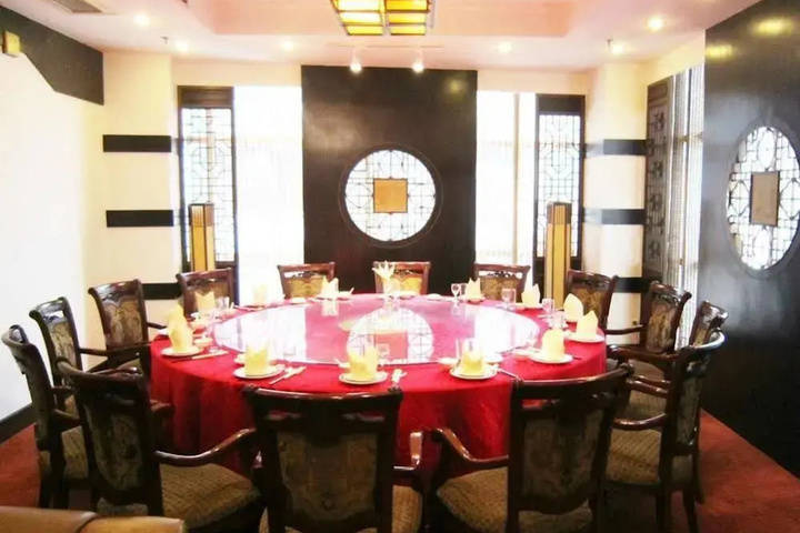 Dining 10 of 13
