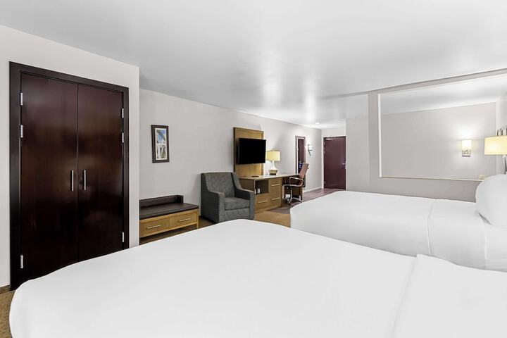 Suite 2 Queen Beds (15 of 26)