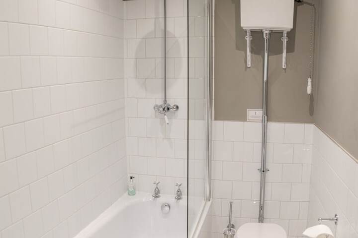 Room 106 of 196